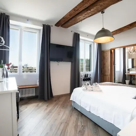 Port View 4*